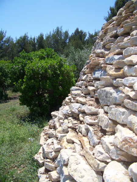 la restanque de pierres de la création de jardin sur saint cyr les lecques en région PACA